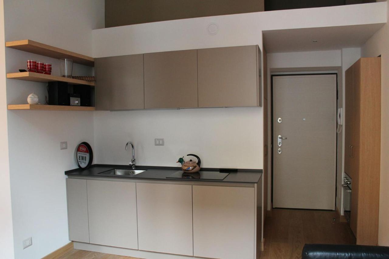 Goldoni77 - 3Mins From Dateo Station Milan Bagian luar foto